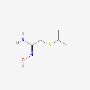 molecular formula C5H12N2OS B13277609 N'-Hydroxy-2-(propan-2-ylsulfanyl)ethanimidamide 