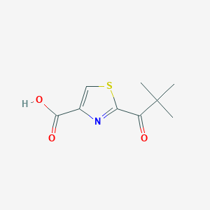 molecular formula C9H11NO3S B13286306 2-(2,2-Dimethylpropanoyl)-1,3-thiazole-4-carboxylic acid 