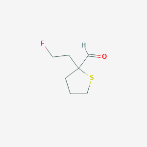 molecular formula C7H11FOS B13287259 2-(2-Fluoroethyl)thiolane-2-carbaldehyde 