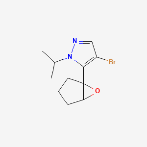 molecular formula C11H15BrN2O B13287664 4-Bromo-5-{6-oxabicyclo[3.1.0]hexan-1-yl}-1-(propan-2-yl)-1H-pyrazole 