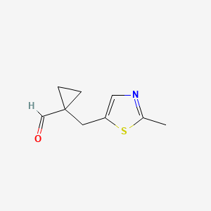 molecular formula C9H11NOS B13289485 1-[(2-Methyl-1,3-thiazol-5-yl)methyl]cyclopropane-1-carbaldehyde 