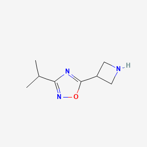 molecular formula C8H13N3O B13296741 5-(Azetidin-3-yl)-3-(propan-2-yl)-1,2,4-oxadiazole 