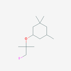 molecular formula C13H25IO B13303367 3-[(1-Iodo-2-methylpropan-2-yl)oxy]-1,1,5-trimethylcyclohexane 