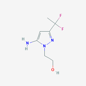 molecular formula C7H11F2N3O B13308656 2-[5-Amino-3-(1,1-difluoroethyl)-1H-pyrazol-1-yl]ethan-1-ol 