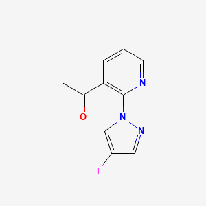 molecular formula C10H8IN3O B13316705 1-[2-(4-Iodo-1H-pyrazol-1-yl)pyridin-3-yl]ethan-1-one 