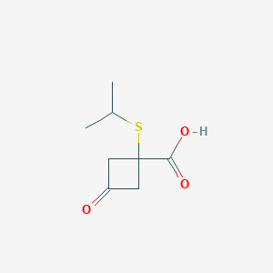 molecular formula C8H12O3S B13318290 3-Oxo-1-(propan-2-ylsulfanyl)cyclobutane-1-carboxylic acid 