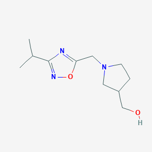 (1-((3-Isopropyl-1,2,4-oxadiazol-5-yl)methyl)pyrrolidin-3-yl)methanol