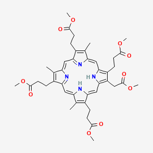 molecular formula C42H48N4O10 B13325492 Pentacarboxylporphyrinipentamethylester 