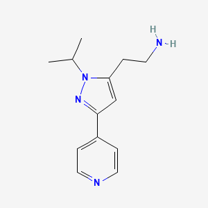 molecular formula C13H18N4 B13327390 2-(1-isopropyl-3-(pyridin-4-yl)-1H-pyrazol-5-yl)ethan-1-amine 