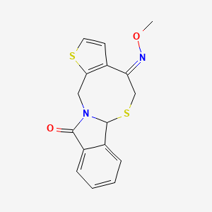 (8Z)-8-(methoxyimino)-4,10-dithia-1-azatetracyclo[9.7.0.0^{3,7}.0^{12,17}]octadeca-3(7),5,12(17),13,15-pentaen-18-one