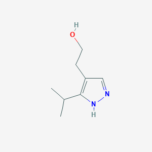 molecular formula C8H14N2O B13332092 2-(5-isopropyl-1H-pyrazol-4-yl)ethan-1-ol 