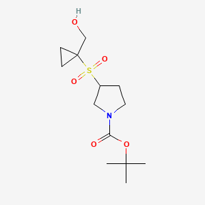 molecular formula C13H23NO5S B13334188 tert-Butyl 3-((1-(hydroxymethyl)cyclopropyl)sulfonyl)pyrrolidine-1-carboxylate 