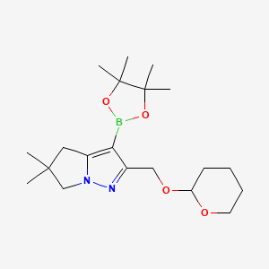 molecular formula C20H33BN2O4 B13334363 5,5-Dimethyl-2-(((tetrahydro-2H-pyran-2-yl)oxy)methyl)-3-(4,4,5,5-tetramethyl-1,3,2-dioxaborolan-2-yl)-5,6-dihydro-4H-pyrrolo[1,2-b]pyrazole 