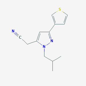 molecular formula C13H15N3S B13338430 2-(1-isobutyl-3-(thiophen-3-yl)-1H-pyrazol-5-yl)acetonitrile 