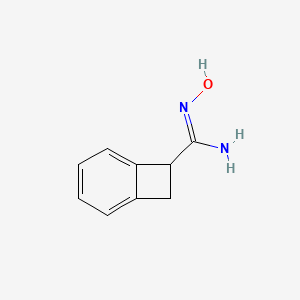 molecular formula C9H10N2O B13339907 N'-hydroxybicyclo[4.2.0]octa-1,3,5-triene-7-carboximidamide 