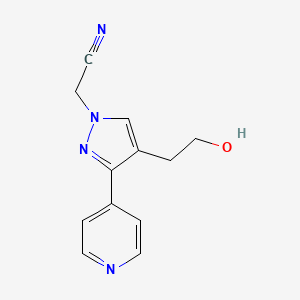 molecular formula C12H12N4O B13341312 2-(4-(2-hydroxyethyl)-3-(pyridin-4-yl)-1H-pyrazol-1-yl)acetonitrile 