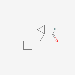 molecular formula C10H16O B13341518 1-[(1-Methylcyclobutyl)methyl]cyclopropane-1-carbaldehyde 