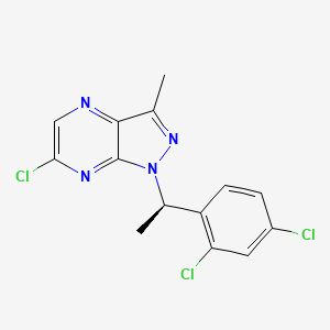 molecular formula C14H11Cl3N4 B13342611 (R)-6-Chloro-1-(1-(2,4-dichlorophenyl)ethyl)-3-methyl-1H-pyrazolo[3,4-b]pyrazine 