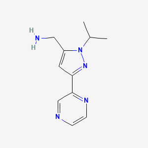 molecular formula C11H15N5 B13345227 (1-isopropyl-3-(pyrazin-2-yl)-1H-pyrazol-5-yl)methanamine 