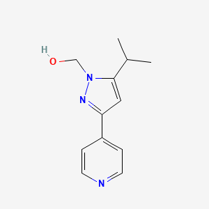 molecular formula C12H15N3O B13348855 (5-isopropyl-3-(pyridin-4-yl)-1H-pyrazol-1-yl)methanol 