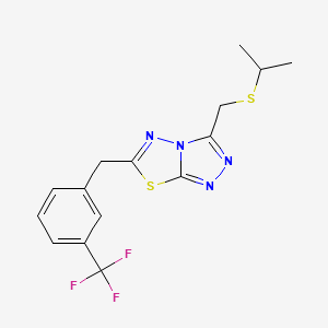 molecular formula C15H15F3N4S2 B13352299 3-[(Propan-2-ylsulfanyl)methyl]-6-[3-(trifluoromethyl)benzyl][1,2,4]triazolo[3,4-b][1,3,4]thiadiazole 