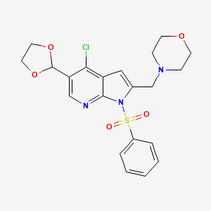 molecular formula C21H22ClN3O5S B13355898 4-((4-Chloro-5-(1,3-dioxolan-2-yl)-1-(phenylsulfonyl)-1H-pyrrolo[2,3-b]pyridin-2-yl)methyl)morpholine 