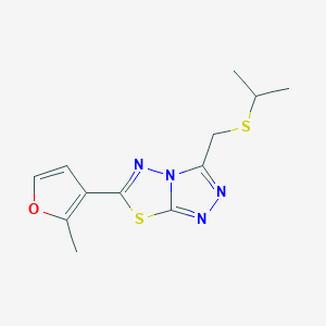 molecular formula C12H14N4OS2 B13356294 Isopropyl [6-(2-methyl-3-furyl)[1,2,4]triazolo[3,4-b][1,3,4]thiadiazol-3-yl]methyl sulfide 