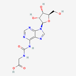 molecular formula C13H16N6O7 B13360720 2-(3-(9-((2R,3R,4S,5R)-3,4-Dihydroxy-5-(hydroxymethyl)tetrahydrofuran-2-yl)-9H-purin-6-yl)ureido)acetic acid 