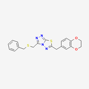 molecular formula C20H18N4O2S2 B13364896 3-[(Benzylsulfanyl)methyl]-6-(2,3-dihydro-1,4-benzodioxin-6-ylmethyl)[1,2,4]triazolo[3,4-b][1,3,4]thiadiazole 