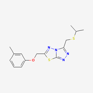 molecular formula C15H18N4OS2 B13367369 {3-[(Isopropylsulfanyl)methyl][1,2,4]triazolo[3,4-b][1,3,4]thiadiazol-6-yl}methyl 3-methylphenyl ether 