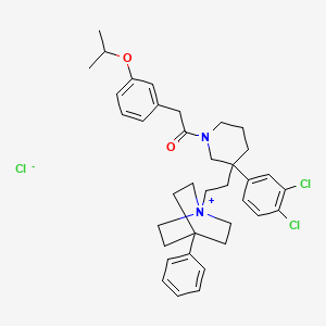 1-[3-(3,4-Dichlorophenyl)-3-[2-(4-phenyl-1-azoniabicyclo[2.2.2]octan-1-yl)ethyl]piperidin-1-yl]-2-(3-propan-2-yloxyphenyl)ethanone;chloride