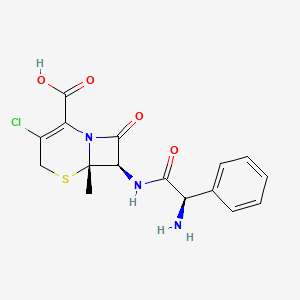 (6S,7R)-7-[[(2R)-2-amino-2-phenylacetyl]amino]-3-chloro-6-methyl-8-oxo-5-thia-1-azabicyclo[4.2.0]oct-2-ene-2-carboxylic acid