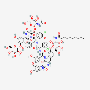 molecular formula C89H99Cl2N9O33 B13408366 (1S,2R,19R,22S,34S,37R,40R,52S)-2-[(2R,3R,4R,5S,6R)-3-acetamido-4,5-dihydroxy-6-(hydroxymethyl)oxan-2-yl]oxy-22-amino-5,15-dichloro-64-[(2S,3R,4R,5S,6R)-4,5-dihydroxy-6-(hydroxymethyl)-3-(8-methyldecanoylamino)oxan-2-yl]oxy-26,31,44,49-tetrahydroxy-21,35,38,54,56,59-hexaoxo-47-[(2R,3S,4S,5S,6R)-3,4,5-trihydroxy-6-(hydroxymethyl)oxan-2-yl]oxy-7,13,28-trioxa-20,36,39,53,55,58-hexazaundecacyclo[38.14.2.23,6.214,17.219,34.18,12.123,27.129,33.141,45.010,37.046,51]hexahexaconta-3,5,8,10,12(64),14,16,23(61),24,26,29(60),30,32,41(57),42,44,46(51),47,49,62,65-henicosaene-52-carboxylic acid 