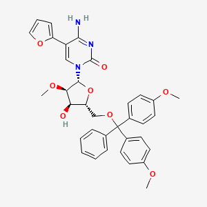 4-amino-1-[(2R,3R,4R,5R)-5-[[bis(4-methoxyphenyl)-phenylmethoxy]methyl]-4-hydroxy-3-methoxyoxolan-2-yl]-5-(furan-2-yl)pyrimidin-2-one