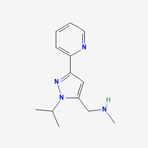 molecular formula C13H18N4 B13427976 1-(1-isopropyl-3-(pyridin-2-yl)-1H-pyrazol-5-yl)-N-methylmethanamine 