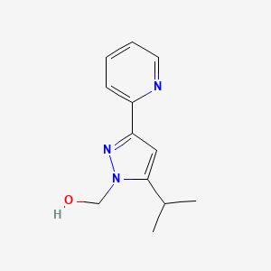 molecular formula C12H15N3O B13428565 (5-isopropyl-3-(pyridin-2-yl)-1H-pyrazol-1-yl)methanol 