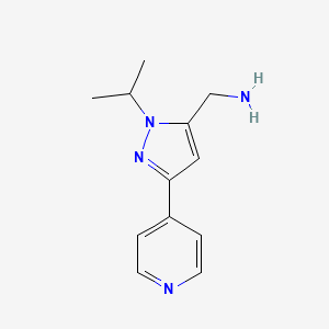 molecular formula C12H16N4 B13428937 (1-isopropyl-3-(pyridin-4-yl)-1H-pyrazol-5-yl)methanamine 