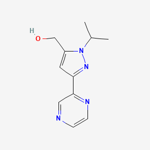 molecular formula C11H14N4O B13429819 (1-isopropyl-3-(pyrazin-2-yl)-1H-pyrazol-5-yl)methanol 