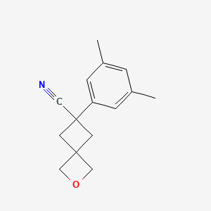 molecular formula C15H17NO B13468110 6-(3,5-Dimethylphenyl)-2-oxaspiro[3.3]heptane-6-carbonitrile 