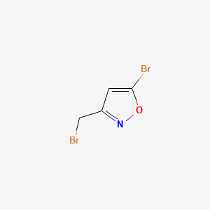 molecular formula C4H3Br2NO B13468403 5-Bromo-3-(bromomethyl)-1,2-oxazole 