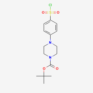 molecular formula C15H21ClN2O4S B13476911 Tert-butyl 4-[4-(chlorosulfonyl)phenyl]piperazine-1-carboxylate 