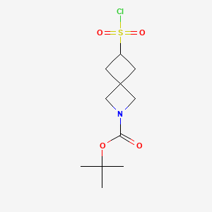 molecular formula C11H18ClNO4S B13492594 Tert-butyl 6-(chlorosulfonyl)-2-azaspiro[3.3]heptane-2-carboxylate 