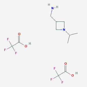 1-[1-(Propan-2-yl)azetidin-3-yl]methanamine, bis(trifluoroacetic acid)