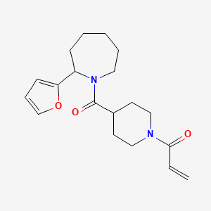 1-(4-(2-(Furan-2-yl)azepane-1-carbonyl)piperidin-1-yl)prop-2-en-1-one