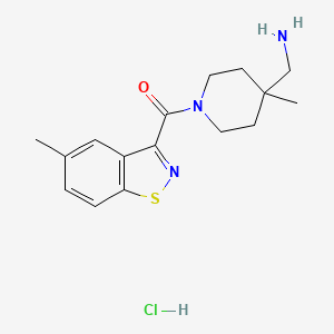 1-[4-Methyl-1-(5-methyl-1,2-benzothiazole-3-carbonyl)piperidin-4-yl]methanamine hydrochloride