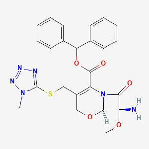 molecular formula C24H24N6O5S B1355016 (6R,7R)-二苯甲基 7-氨基-7-甲氧基-3-(((1-甲基-1H-四唑-5-基)-硫)甲基)-8-氧代-5-氧杂-1-氮杂双环[4.2.0]辛-2-烯-2-羧酸酯 CAS No. 66510-99-4