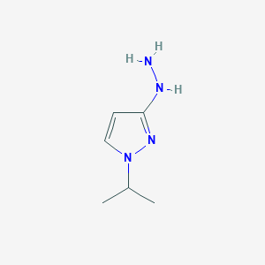 molecular formula C6H12N4 B13561729 3-hydrazineyl-1-isopropyl-1H-pyrazole 