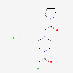 2-Chloro-1-{4-[2-oxo-2-(pyrrolidin-1-yl)ethyl]piperazin-1-yl}ethan-1-onehydrochloride