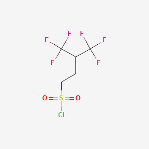 molecular formula C5H5ClF6O2S B13576903 4,4,4-Trifluoro-3-(trifluoromethyl)butane-1-sulfonylchloride 