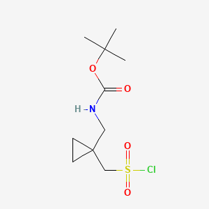 molecular formula C10H18ClNO4S B13621299 tert-butyl N-({1-[(chlorosulfonyl)methyl]cyclopropyl}methyl)carbamate 